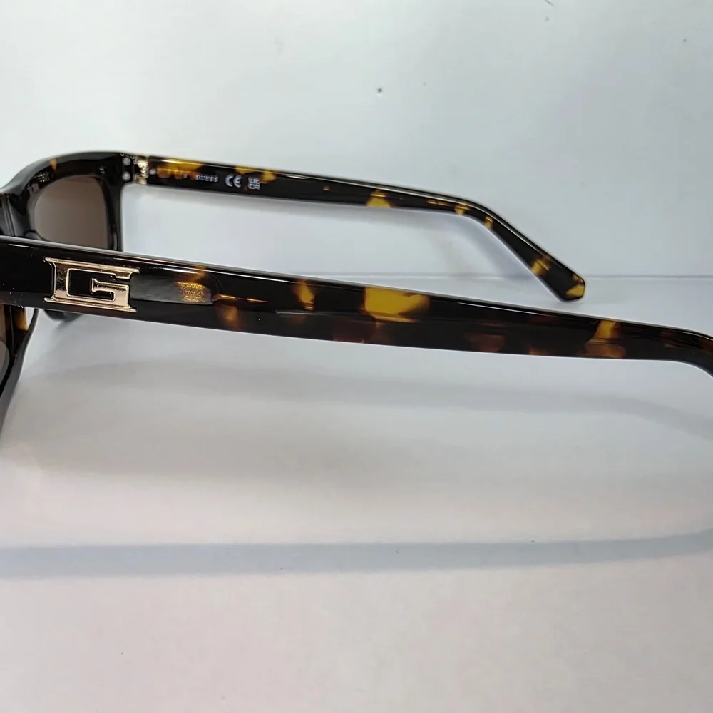 GUESS Men's Tortoise Sunglasses